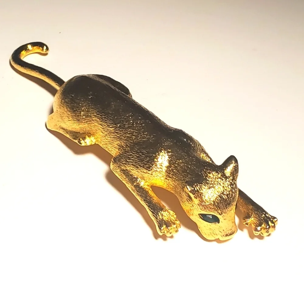 VINTAGE Leaping Leopard Brooch Emerald Glass Crystal Eyes & Moving Tail 5.25